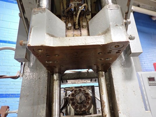 Newbury #V4-30ARS, vertical injection molder, with electrical cabinet, 12" x 13-1/2" platen, 1996 - Image 6