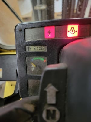 5000 lb. Hyster #H50XM, Forklift, Fully Enclosed Cab, 2-Stage Mast, 6119.6 hours - Image 3