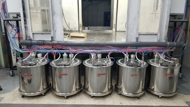 Powder coating hoppers, 150 lb. hopper with casters, new - Image 4