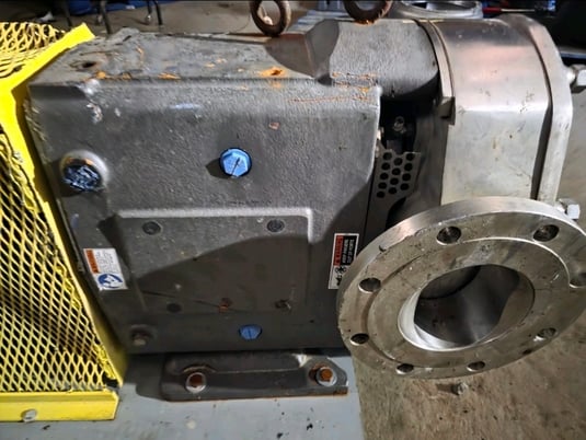 Waukesha 6" SPX #320U2 Displacement Pump W/15hp 11kW Motor and Reducer, new - Image 4