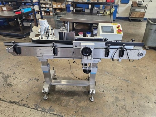 Accutek/Chadam, Bottling Line w/ 2-Head Gravity Filler, Accutek SA-1 Automatic Chuck Capper, Accutek APS106 - Image 4