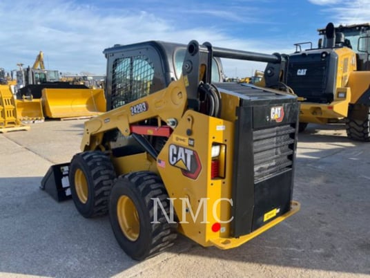 Cat 242D3, Skid Steer Loader, 55 hours, S/N: T8A01068, 2024 - Image 4