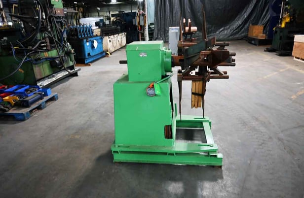 1200 lb. Durant #MD-401, single uncoiler, 17" width, 60" outside dimensions, 15.25"-19" ID, 3-arm manual - Image 3