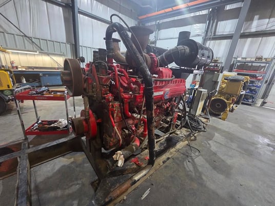 1000 KW Cummins, diesel generator set, 600 Volts, 3-phase, 1350 HP @ 1800 RPM, QST30-G5 NR2 engine - Image 1