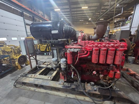 1000 KW Cummins, diesel generator set, 600 Volts, 3-phase, 1350 HP @ 1800 RPM, QST30-G5 NR2 engine - Image 2