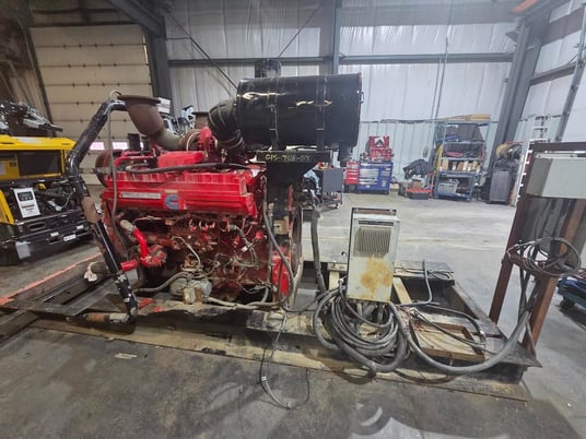 1000 KW Cummins, diesel generator set, 600 Volts, 3-phase, 1350 HP @ 1800 RPM, QST30-G5 NR2 engine - Image 3