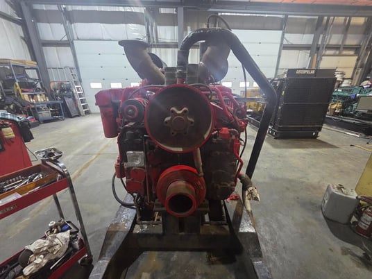 1000 KW Cummins, diesel generator set, 600 Volts, 3-phase, 1350 HP @ 1800 RPM, QST30-G5 NR2 engine - Image 4