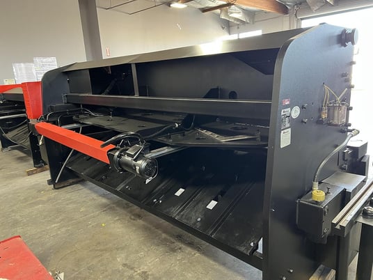 1/4" x 10' Amada #M-3060, mechanical shear, 60 SPM, 40" Back Gauge, 13 hydraulic holddown, squaring arm - Image 3