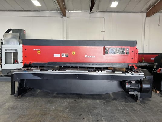 1/4" x 10' Amada #M-3060, mechanical shear, 60 SPM, 40" Back Gauge, 13 hydraulic holddown, squaring arm - Image 5