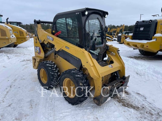 Cat 242D3, Skid Steer Loader, 2660 hours, S/N: T8A00703, 2024 - Image 2