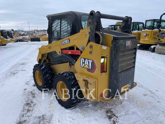 Cat 242D3, Skid Steer Loader, 2660 hours, S/N: T8A00703, 2024 - Image 4