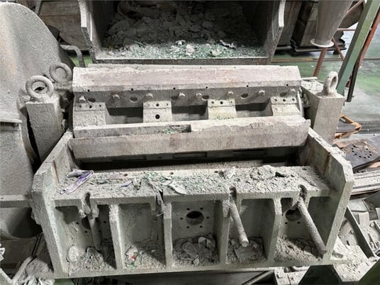 32" x 48" Sorema Previero #MU812H, wet granulator, 150 KW, 6 fly knives, 2 bed knives, 2011 - Image 9