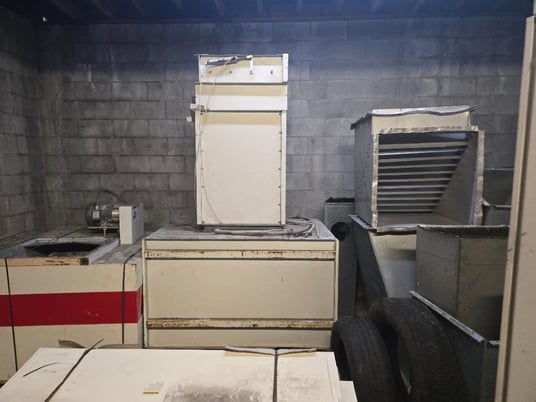 Downdraft Paint Booth, Garmat, prep station & mixing room, less than 2200 hours - Image 9