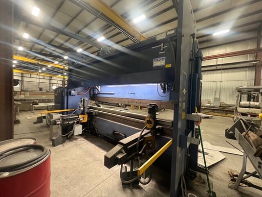 230 Ton, Cincinnati #230-AF12-Autoform, CNC Hydraulic Press Brake, 168" bed & ram, 150.5" between housing - Image 2
