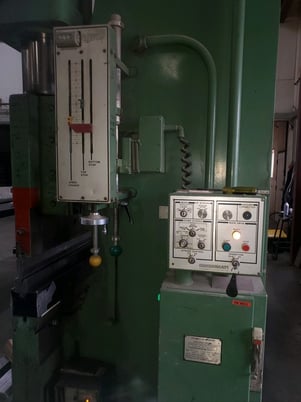 175 Ton, Cincinnati #175CB, CNC press brake, 12' overall, 126-3/4" between housing, 10" stroke, 8" throat - Image 3