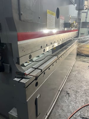 230 Ton, Cincinnati #230FM, hydraulic press brake, 12' overall, 126-3/4" between housing, 10" stroke, 35 HP - Image 2
