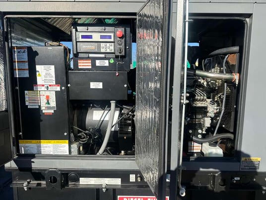 30 KW Generac #SD30, diesel generator set, 120/240 Volts, 1-phase, 86 hours, 49 HP @ 1800 RPM, John Deere - Image 4