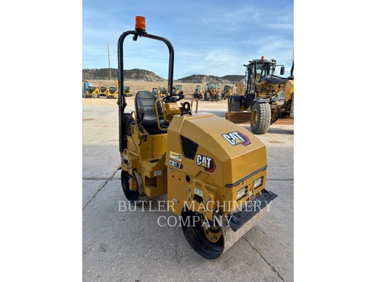 Caterpillar CB1.7, Twin Drum Roller, 13 hours, S/N: 64300939, 2023 - Image 2