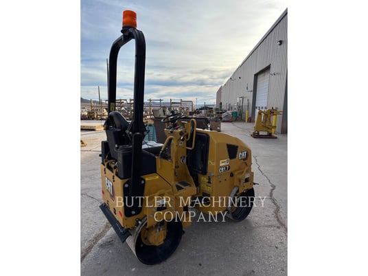 Caterpillar CB1.7, Twin Drum Roller, 13 hours, S/N: 64300939, 2023 - Image 3