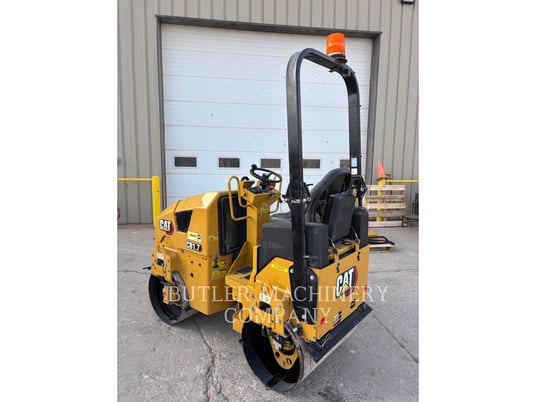 Caterpillar CB1.7, Twin Drum Roller, 13 hours, S/N: 64300939, 2023 - Image 4
