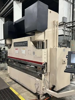 175 Ton, Cincinnati #175MX-8, CNC hydraulic press brake, 10' overall, 102-3/4" between housing, 10" stroke - Image 2