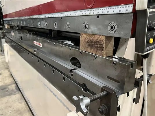 175 Ton, Cincinnati #175MX-8, CNC hydraulic press brake, 10' overall, 102-3/4" between housing, 10" stroke - Image 4