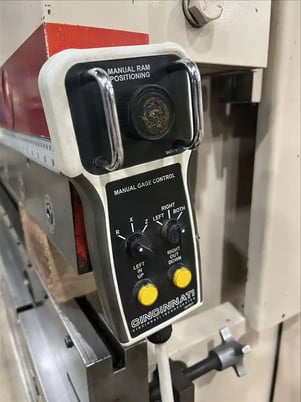 175 Ton, Cincinnati #175MX-8, CNC hydraulic press brake, 10' overall, 102-3/4" between housing, 10" stroke - Image 8