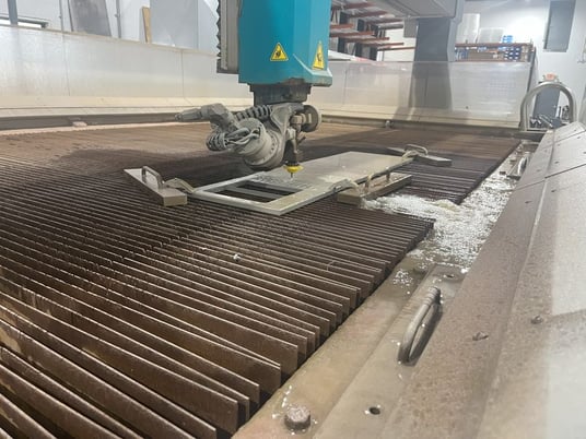 Flow #Mach-500-4020XD, 5-Axis CNC waterjet, 100 HP, 87000 psi, Flow PC based Control, 2018 - Image 9
