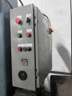 Coyote 407BG, 4-Nozzle Tumble Blast, 6 cu. ft. capacity, reclaim system, new spare belt, automatic controls - Image 3