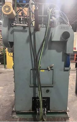 Coyote 407BG, 4-Nozzle Tumble Blast, 6 cu. ft. capacity, reclaim system, new spare belt, automatic controls - Image 4