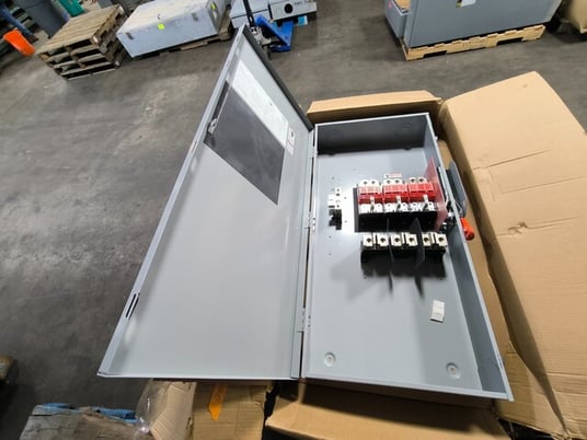 400 Amp. Siemens, GF325NA, Fusible Safety Disconnect Switch, 3P, 240 VAC, 125 HP - Image 1