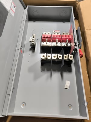 400 Amp. Siemens, GF325NA, Fusible Safety Disconnect Switch, 3P, 240 VAC, 125 HP - Image 4