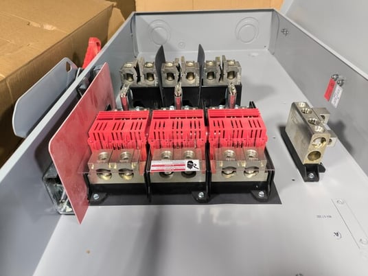 400 Amp. Siemens, GF325NA, Fusible Safety Disconnect Switch, 3P, 240 VAC, 125 HP - Image 7