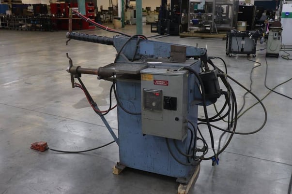 50 KVA British British Federal #RA-3-24, water cooled spot weder, 24" throat, foot pedal, 440 V., 1 phase - Image 4