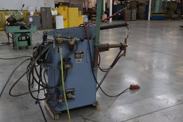 50 KVA British British Federal #RA-3-24, water cooled spot weder, 24" throat, foot pedal, 440 V., 1 phase - Image 5