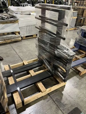 5500 lb. Rightline #LPM, custom signel/dual pallet handler, 36" x 3.2" x 2" forks, 43" frame width - Image 1