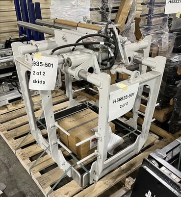 Cascade #5C, layer picker, 2-stage mast, 105" lift height, 4-adjustable side thrust blocks in upper carriage - Image 3
