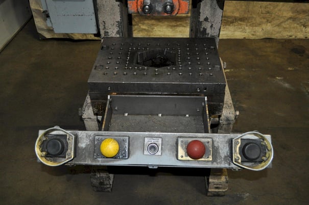 25 Ton, Rousselle #3, OBI press, 2" stroke, 10.75" Shut Height, 2" ram adj., 135 SPM, 20" x14"bed, air clutch - Image 4