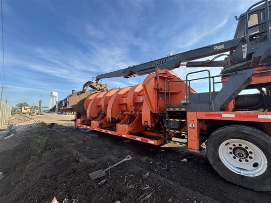 Al Jon #580CL, Car Logger Baler w/ Boom, 19-1/4' x 10' x 3.6' open chamber, 17-20+ metric tons/hour, Cummins - Image 2