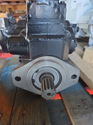 Caterpillar #475-1071, Hydraulic Piston Pump - Image 3