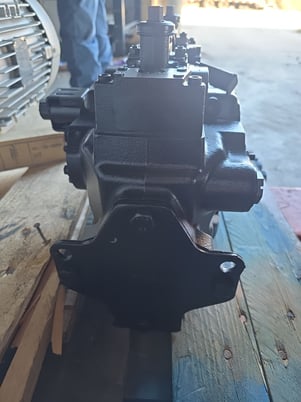 Caterpillar #475-1071, Hydraulic Piston Pump - Image 4