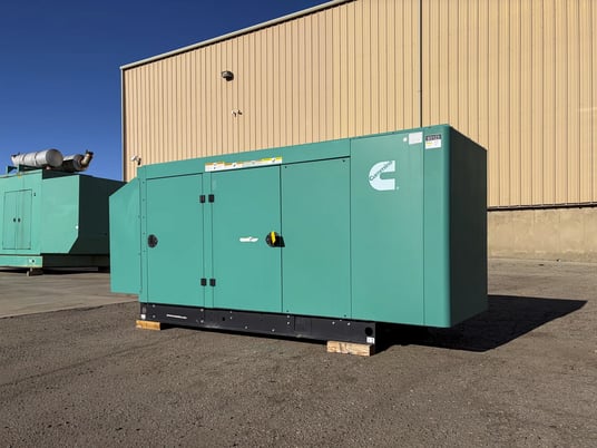 60 KW Cummins #JCEXB05.9ARB, Natural gas generator, enclosed, 208 Volts, 134 hours, 2018 - Image 2