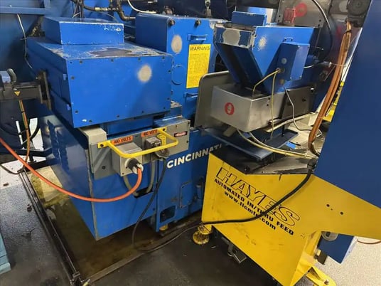 Cincinnati Milacron No. 220-8, centerless grinder, with Hayes 3020 Servo automated in/thru feed - Image 5
