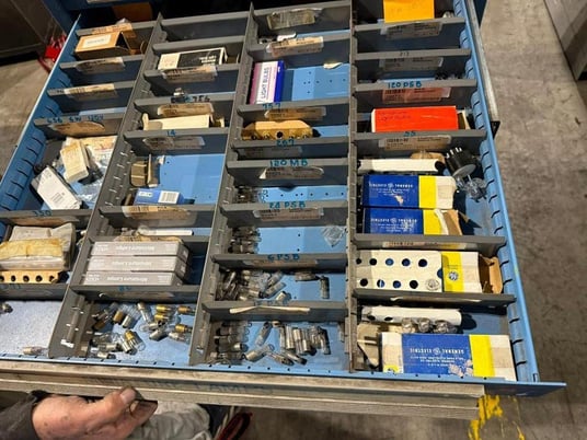 17 Drawer Lyon, Tool Cabinet, Configurable Deviders - Image 10