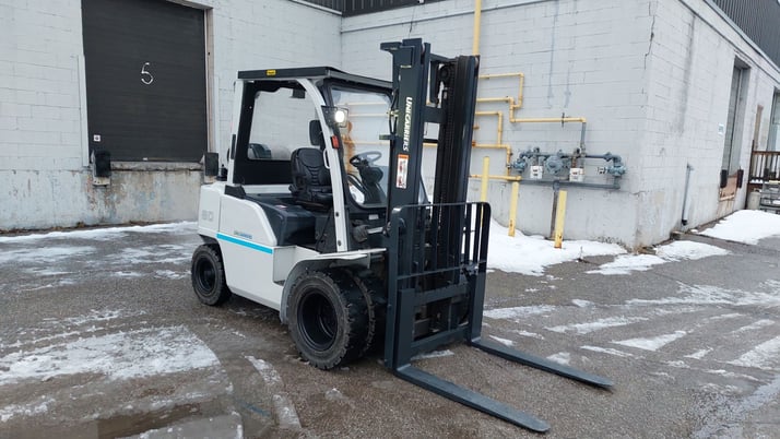 8000 lb. Unicarriers #PF80, outdoor forklift, LPG, 2-stage, side shift, 179" lift height, heater, 2020 - Image 3