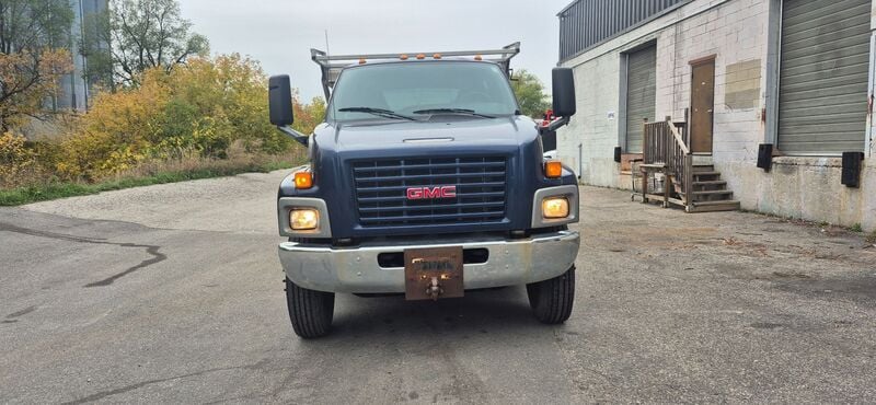 GMC #C7500, dump truck, V8, automatic transmission, tarp system, pinte hooks, side mounted storage boxes, 2005 - Image 2