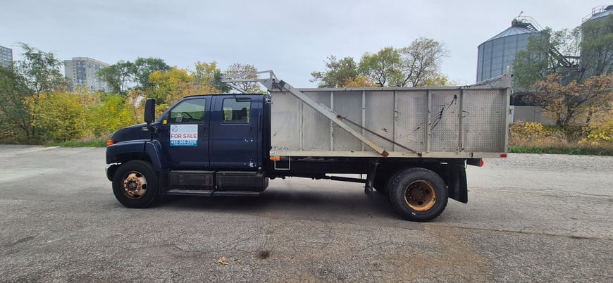 GMC #C7500, dump truck, V8, automatic transmission, tarp system, pinte hooks, side mounted storage boxes, 2005 - Image 8