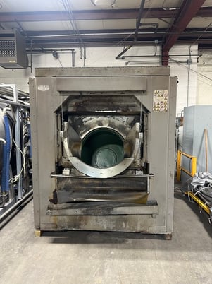 110 lb. Milnor #M7E4232C, Extractor, 85/110 psi Air, 789 RPM, 480 V, 1999 - Image 1