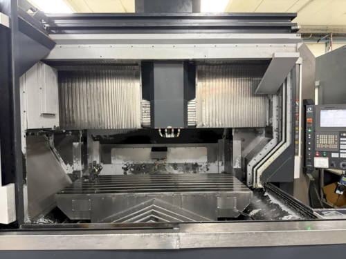Makino #F9, CNC Vertical Machining Center, 72.8" x 31.5" table, 63" X, 31.5" Y, 25.6" Z, 40 HP, 20000 RPM, 48 - Image 2