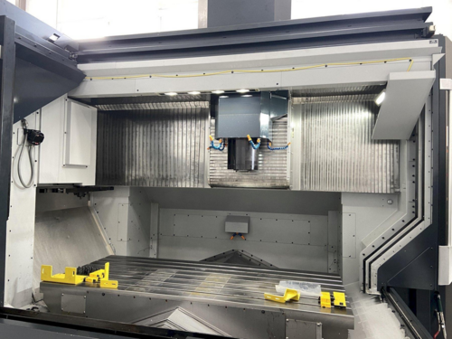 Makino #F9, CNC Vertical Machining Center, 72.8" x 31.5" table, 63" X, 31.5" Y, 25.6" Z, 40 HP, 20000 RPM, 48 - Image 3